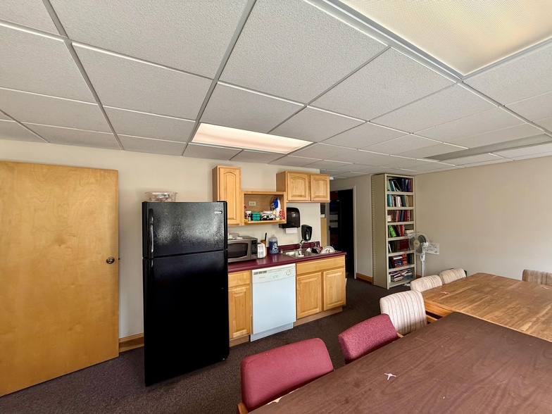 More Photos Of 711 S Calumet Rd, Chesterton Office For Sale