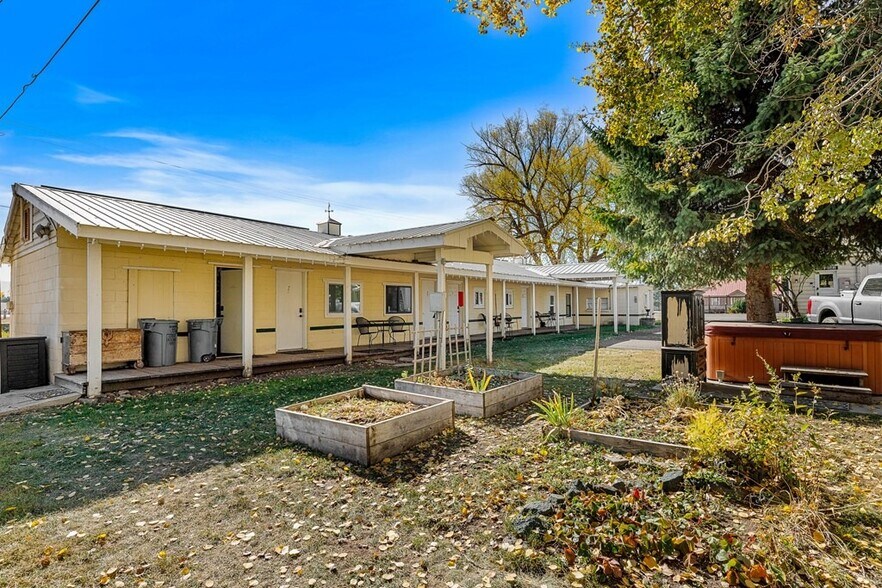 More Photos Of 211 N Norris Ave, New Meadows Hotel For Sale