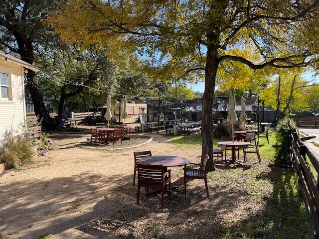 More Photos Of 1309 Rosewood Ave, Austin Restaurant For Lease