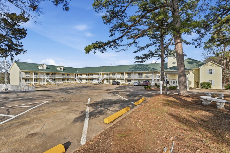 More Photos Of 3169 E Van Buren, Eureka Springs Hotel For Sale