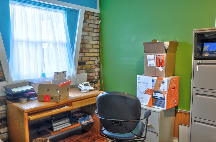 More Photos Of 1211 7th Ave, Two Harbors Fast Food For Sale