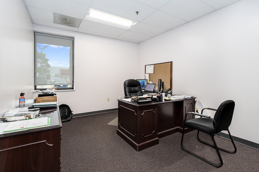 More Photos Of 355 Smoke Tree Plaza Dr, North Aurora Office For Lease