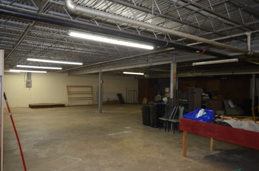 More Photos Of 316-326 Eureka Ave, Berryville Supermarket For Lease