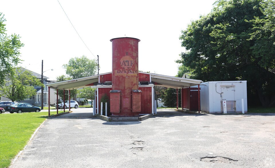 More Photos Of 938 Hillside Ave, New Hyde Park General Retail For Lease