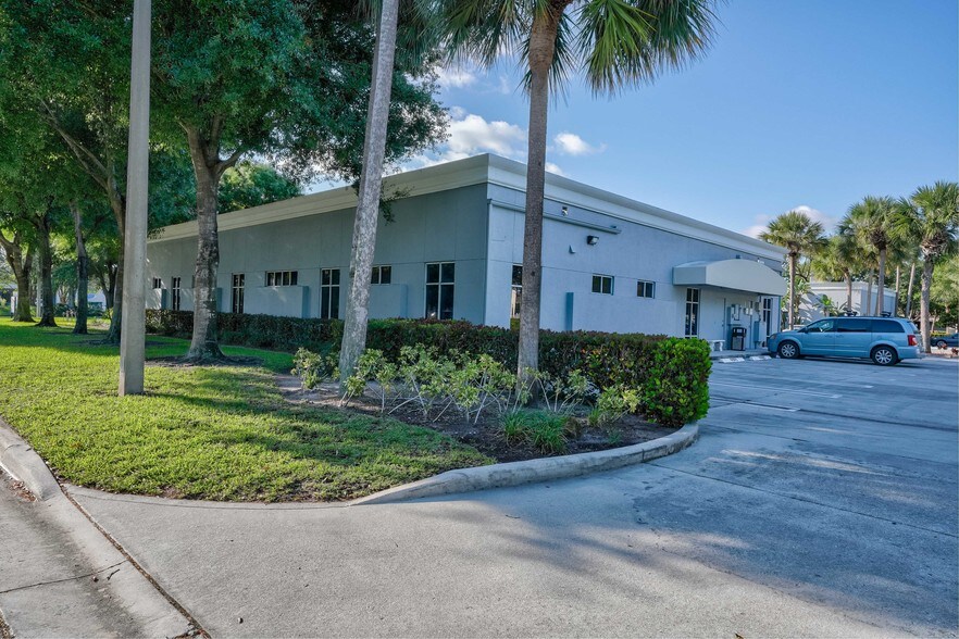 More Photos Of 5205 Village Blvd, West Palm Beach Medical For Lease