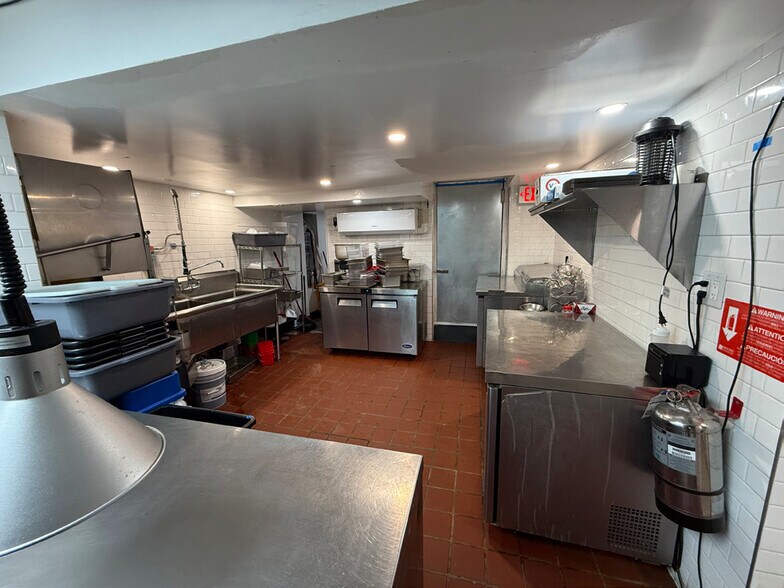 More Photos Of 95 2nd Ave, New York Apartments For Lease