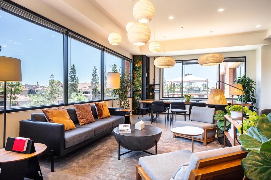 More Photos Of 4250 N Drinkwater Blvd, Scottsdale Coworking Space