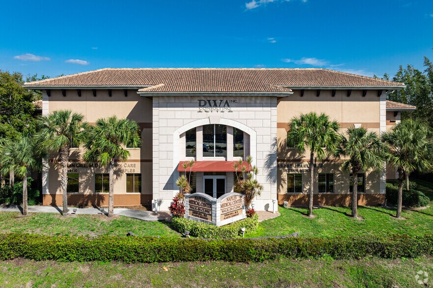 More Photos Of 6610 Willow Park Dr, Naples Medical For Lease