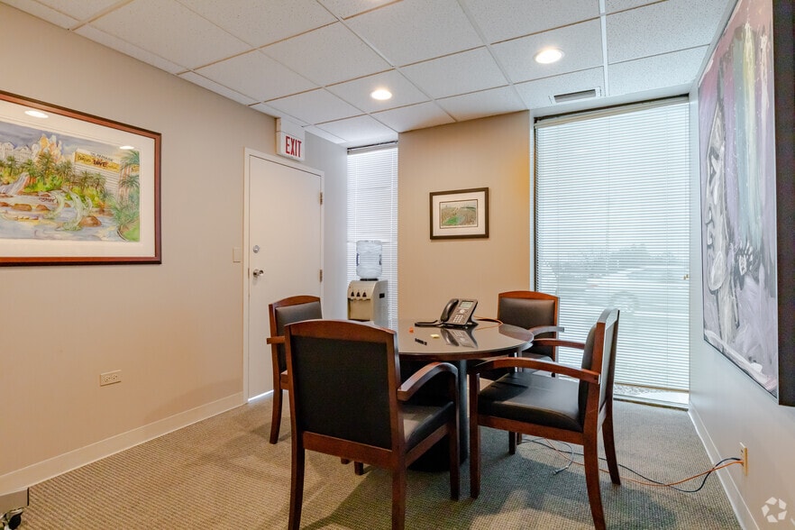More Photos Of 799 Roosevelt Rd, Glen Ellyn Office For Lease
