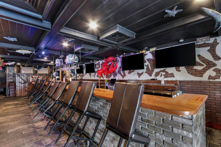 More Photos Of 2901 Tyrone Blvd, Saint Petersburg Restaurant For Sale