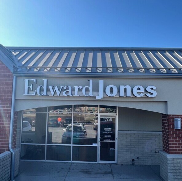 More Photos Of 15970 S Mur-Len Rd, Olathe Unknown For Lease