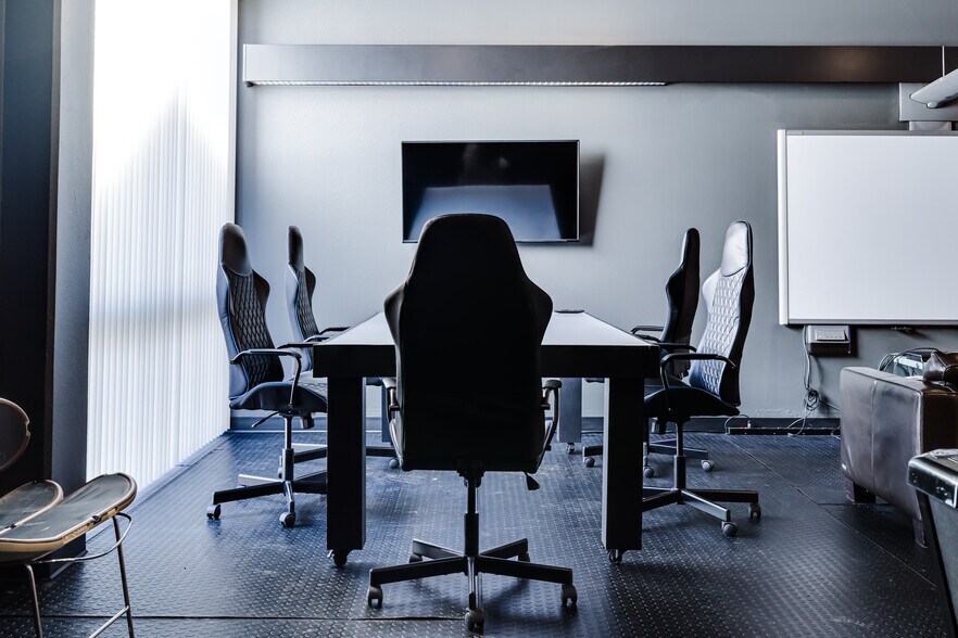 More Photos Of 30 E Broadway, Eugene Office For Lease