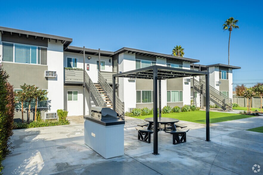 More Photos Of 2011-2013 Charle St, Costa Mesa Apartments For Sale