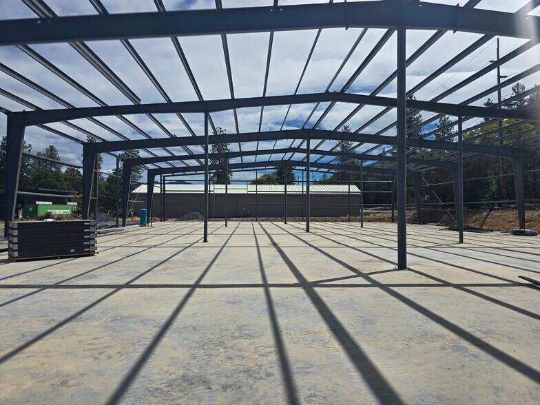 More Photos Of 954 Ort Ln, Merlin Industrial For Lease