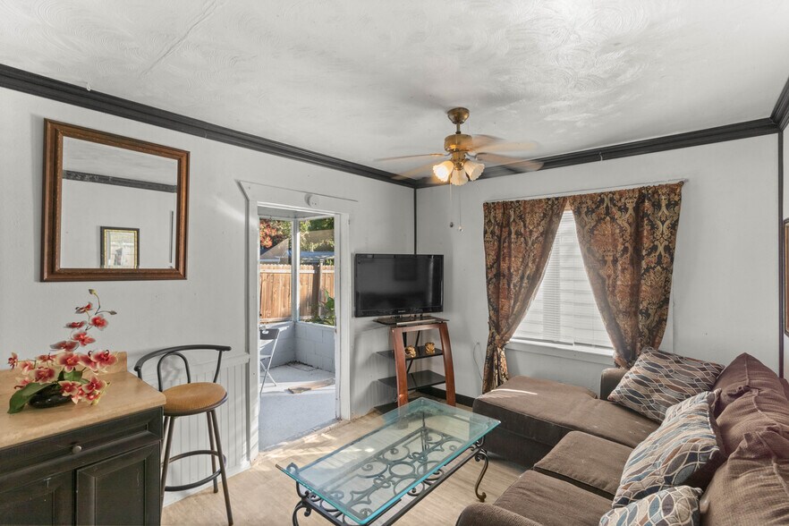 More Photos Of 5620 Bertsville Rd, Lady Lake Hotel For Sale