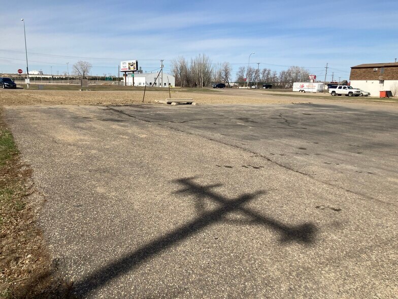 More Photos Of 2500 Burdick Expy E, Minot Land For Sale