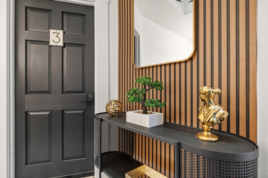More Photos Of 1055 21st Street, San Diego Apartments For Sale