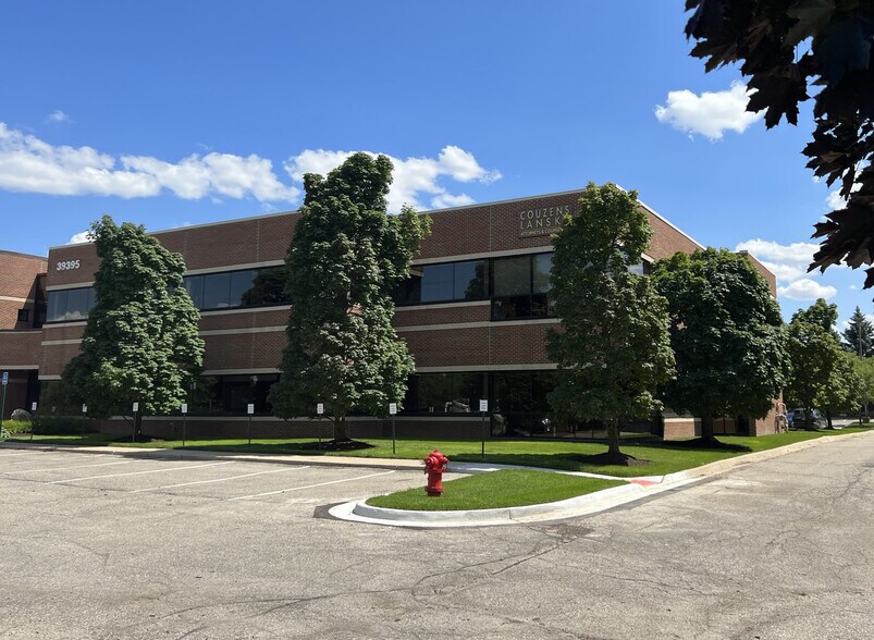 More Photos Of 39395 W 12 Mile Rd, Farmington Hills Serviced Offices For Lease