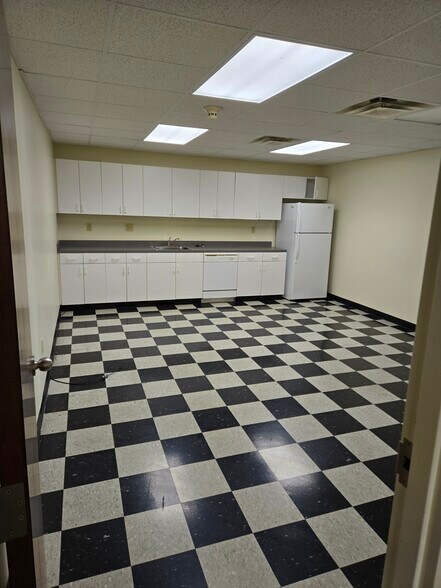 More Photos Of 1910 Lakeland Dr, Jackson Medical For Lease