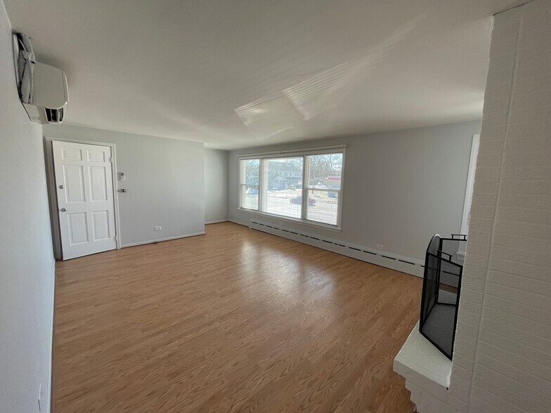 More Photos Of 215 N Waukegan Rd, Lake Bluff Convenience Store For Sale