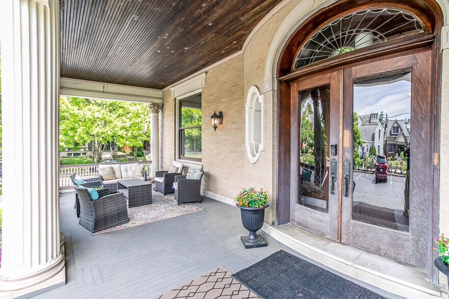 More Photos Of 401 Park Ave, Newport Office For Sale