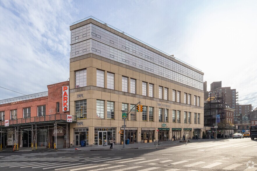 Primary Photo Of 117 7th Ave S, New York Storefront For Lease