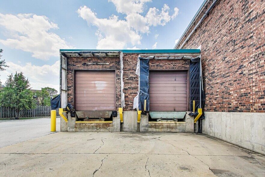 More Photos Of 675 W Golf Rd, Hoffman Estates Storefront For Lease