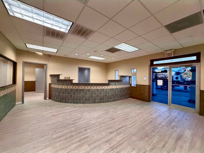 More Photos Of 7830 Louis Pasteur Dr, San Antonio Medical For Lease