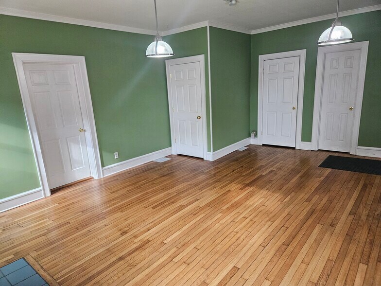 More Photos Of 6132 N College Ave, Indianapolis Office For Lease