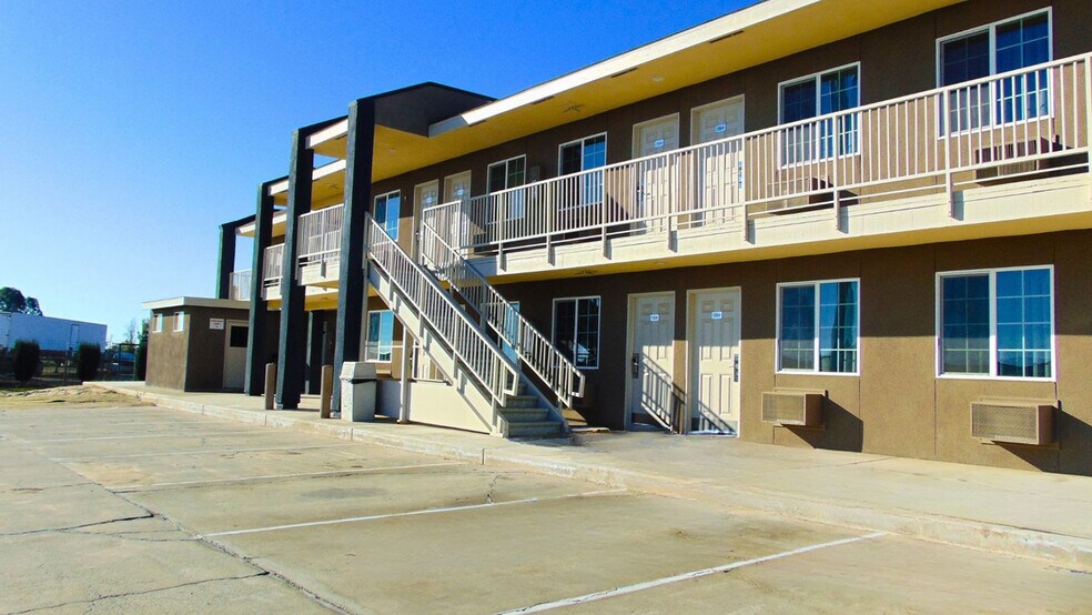More Photos Of 2111 Whitley Ave, Corcoran Hotel For Sale