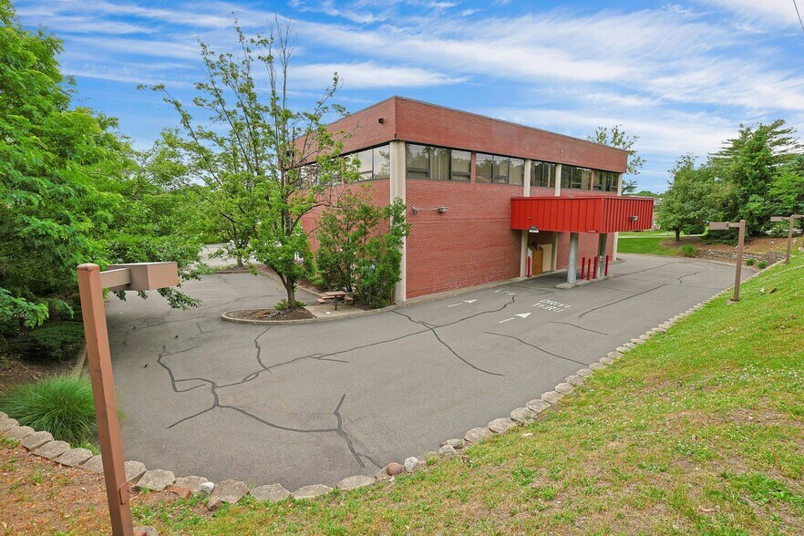More Photos Of 1-3 Cavalry Dr, New City Storefront Retail Office For Lease