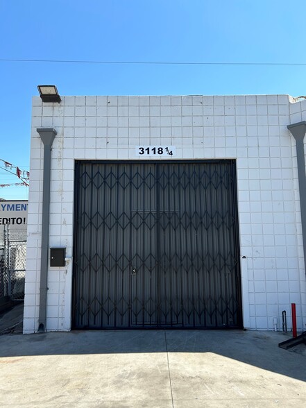 Primary Photo Of 3118 W Rosecrans Ave, Hawthorne Industrial For Lease