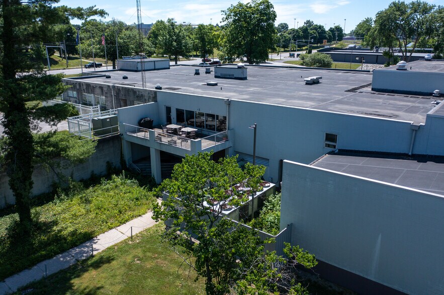 More Photos Of 1900 S Walnut St, Bloomington Manufacturing For Sale