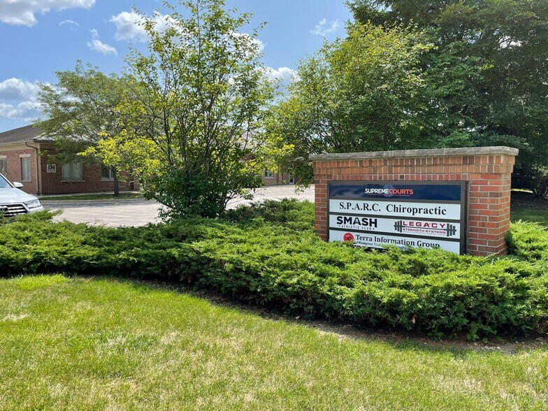 More Photos Of 896 S Frontenac St, Aurora Office For Lease