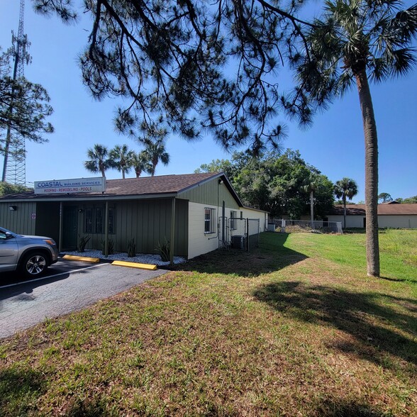 Primary Photo Of 7939 Leo Kidd Ave, Port Richey Flex For Lease