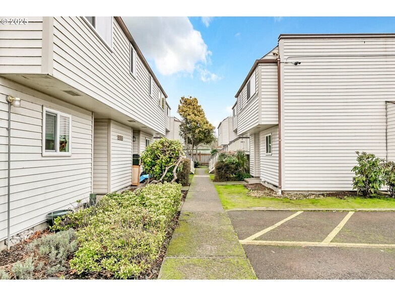 More Photos Of 2125 NW Highland Dr, Corvallis Apartments For Sale