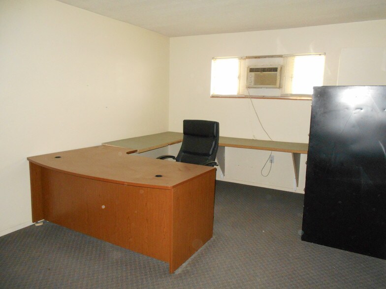 More Photos Of 512 E Greene St, Carlsbad Flex For Sale