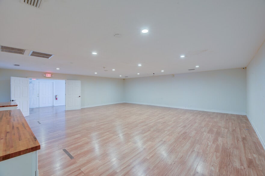 More Photos Of 359 10th St, West Palm Beach Storefront Retail Office For Sale