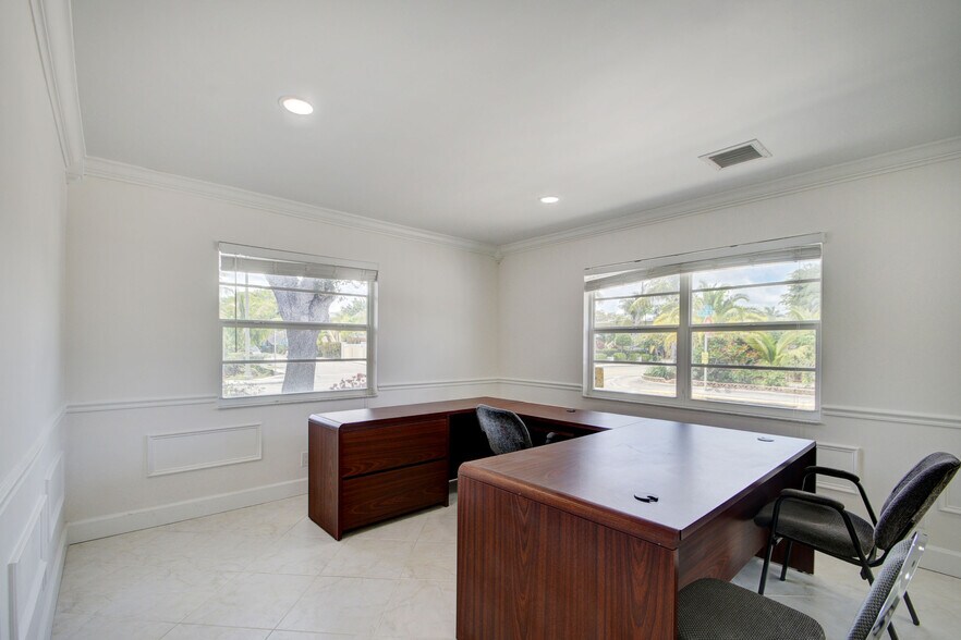 More Photos Of 830 N Federal Hwy, Lake Worth Office For Lease