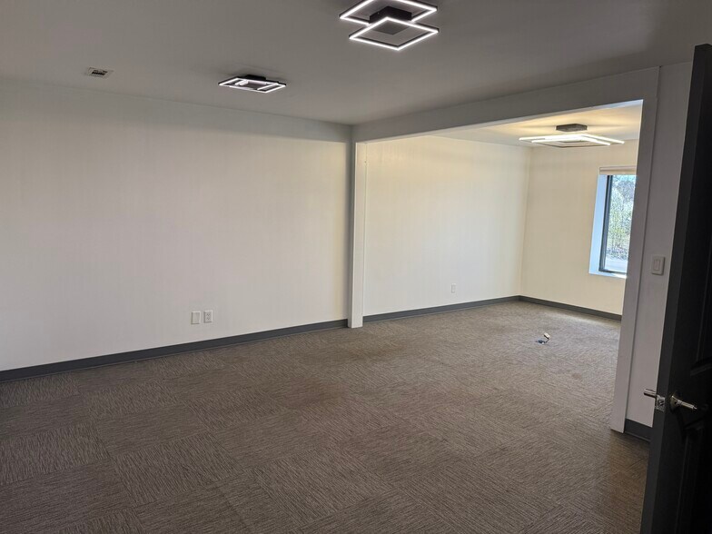 More Photos Of 2029 Brookside Ln, Kingsport Industrial For Sale