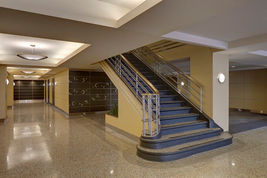 More Photos Of 300 S Washington Sq, Lansing Office Residential For Lease