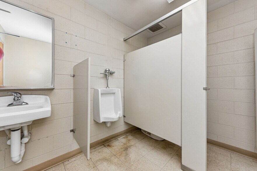 More Photos Of 675 W Plane St, Bethel Freestanding For Sale