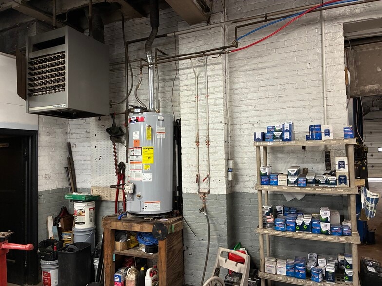 More Photos Of 12118 Lorain Ave, Cleveland Auto Repair For Lease