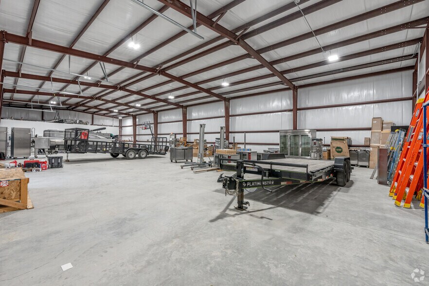 More Photos Of 2328 Seaborn Rd, Ponder Warehouse For Lease