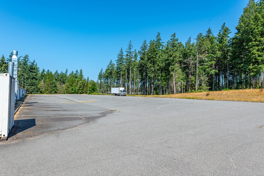More Photos Of 970 NE 21st Ct, Oak Harbor Manufacturing For Lease