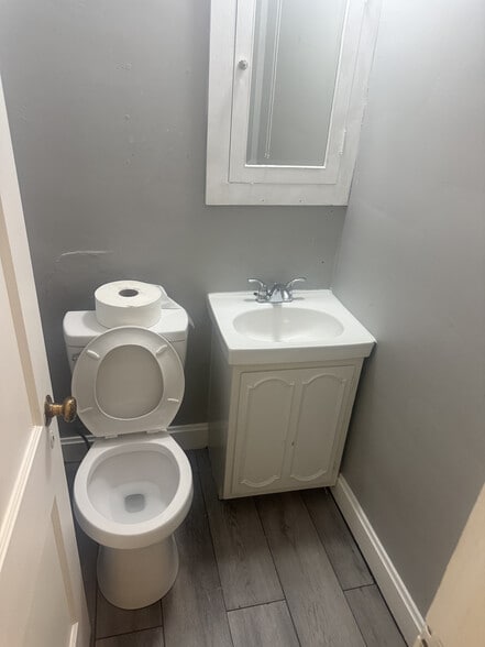 More Photos Of 2637 Sullivant Ave, Columbus Freestanding For Lease