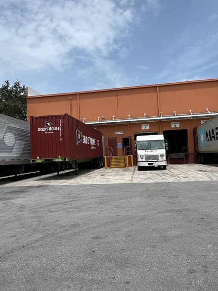 More Photos Of 9601-9667 NW 33rd St, Miami Service For Lease