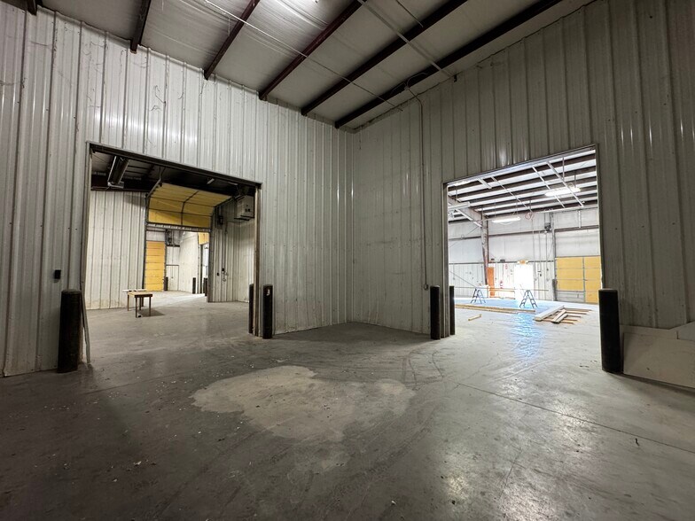 More Photos Of 27877 Glacier Point Rd, Lebanon Warehouse For Lease