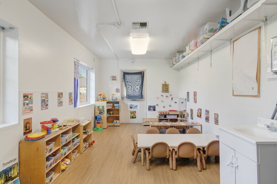 More Photos Of 814 Comstock St, Richland Daycare Center For Sale