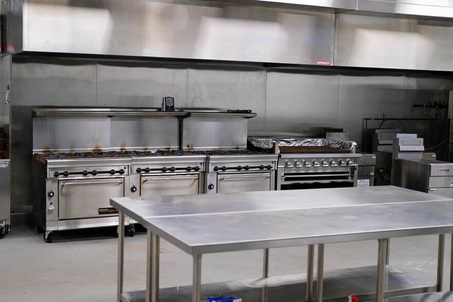 More Photos Of 6321 S Ellsworth Rd, Mesa Sports And Entertainment For Lease